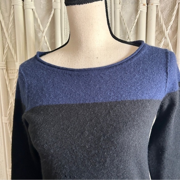 Club Monaco Sweater Cashmere Pullover Blue and Black Colorblock FLAWS size Small - Picture 5 of 16